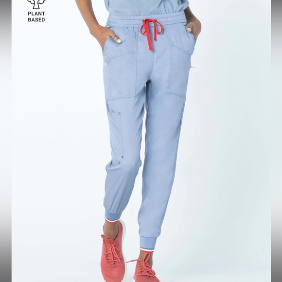 Mediclo Sal top + Catalina joggers scrub set - Picture 4 of 9